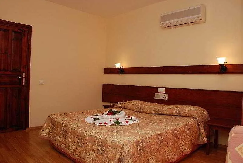 Pine Valley Hotel Oludeniz 4*,